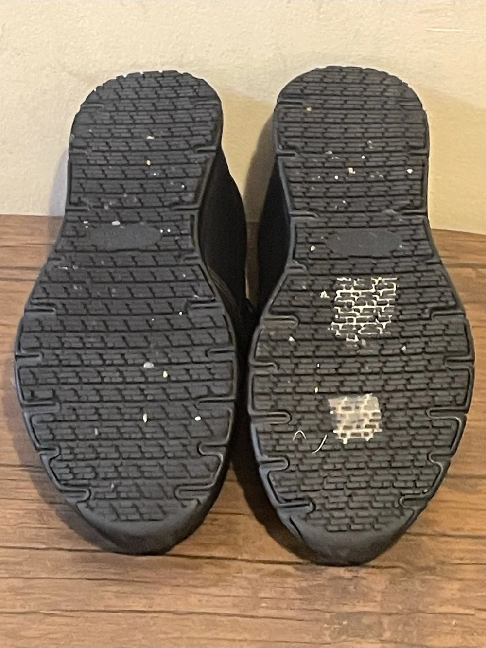 Skechers Men's Black Slip-On Comfort work Shoes Men’s 9.5